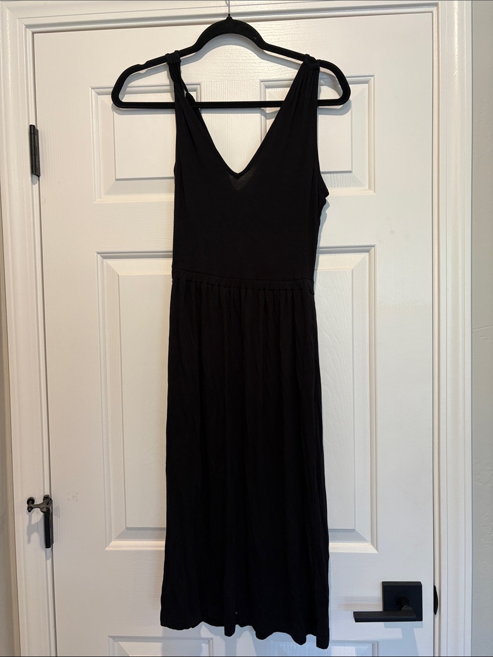 Banana Republic Black Sleeveless V-Neck Midi Dress, Size Small - Picture 2 of 7
